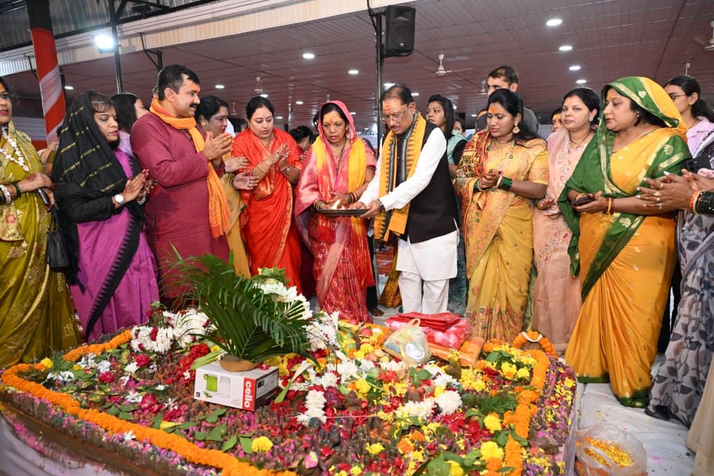 *मुख्यमंत्री श्री विष्णुदेव साय ने पवित्र श्रावण मास में अपने निवास में किया रुद्राभिषेक* *मुख्यमंत्री श्री विष्णुदेव साय ने पवित्र श्रावण मास में अपने निवास में किया रुद्राभिषेक*