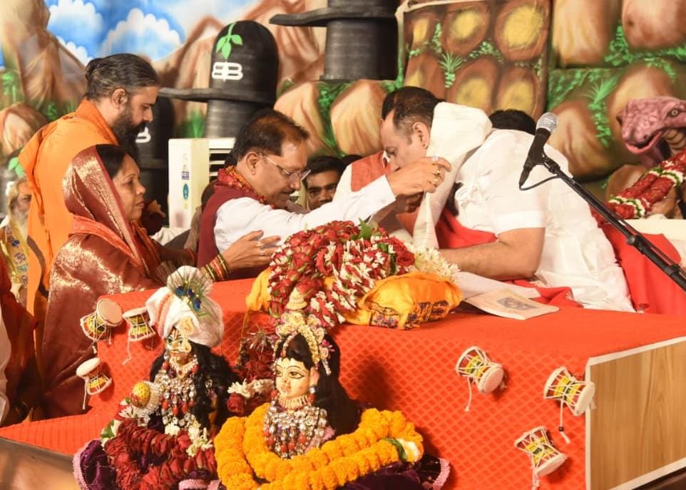छत्तीसगढ़ के कण-कण में विराजमान हैं देवाधिदेव महादेव, प्रदेश की समृद्ध आध्यात्मिक परंपरा हमारी अमूल्य धरोहर – मुख्यमंत्री विष्णुदेव साय छत्तीसगढ़ के कण-कण में विराजमान हैं देवाधिदेव महादेव, प्रदेश की समृद्ध आध्यात्मिक परंपरा हमारी अमूल्य धरोहर – मुख्यमंत्री विष्णुदेव साय