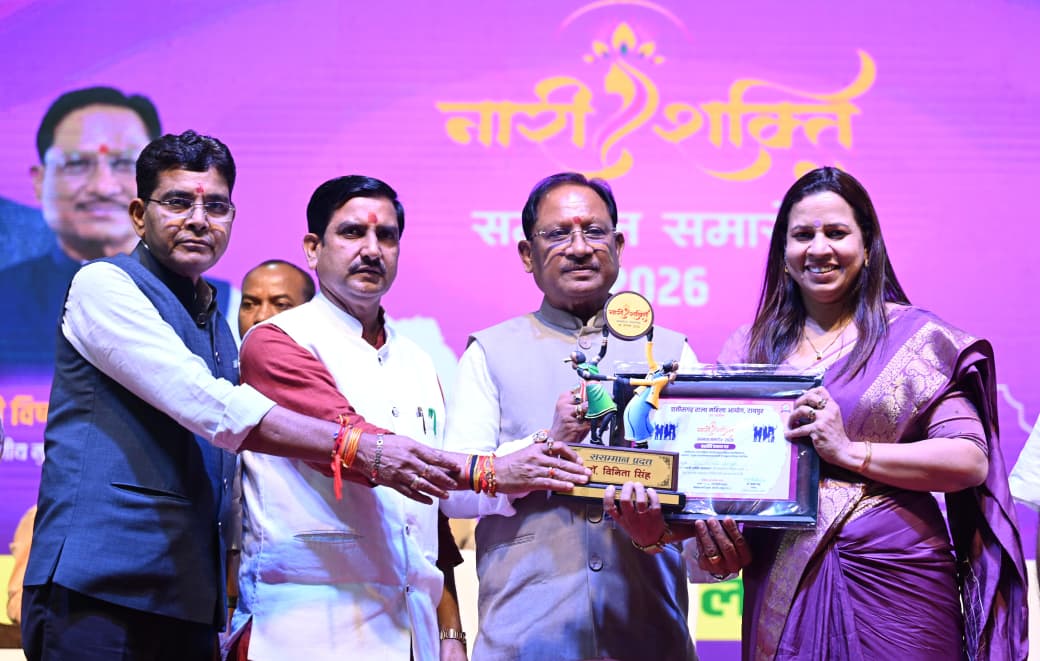 *नारी शक्ति सम्मान समारोह में विभिन्न क्षेत्रों में उत्कृष्ट योगदान देने वाली महिलाओं का मुख्यमंत्री ने किया सम्मान *नारी शक्ति सम्मान समारोह में विभिन्न क्षेत्रों में उत्कृष्ट योगदान देने वाली महिलाओं का मुख्यमंत्री ने किया सम्मान