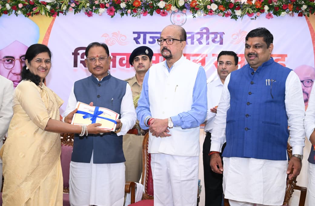 शिक्षक नई पीढ़ी के निर्माता, विकसित छत्तीसगढ़ के निर्माण में शिक्षा की भूमिका सबसे महत्वपूर्ण : मुख्यमंत्री साय